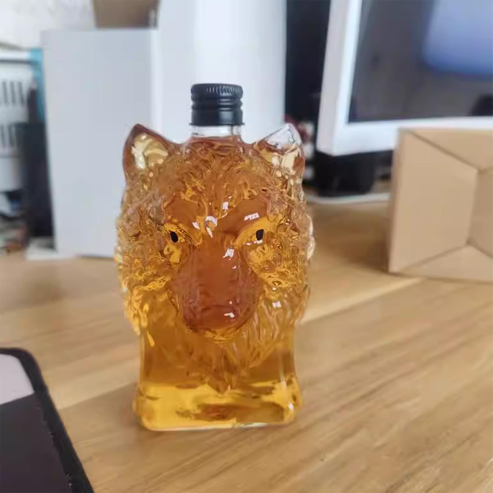 Glass Decanter Whiskey - Художественная статуя волка, бутылка вина, стаканы